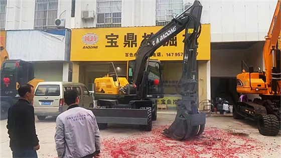 宝鼎抓木机交付 宝鼎抓木机交付