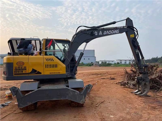 轮式抓木机 轮式抓木机