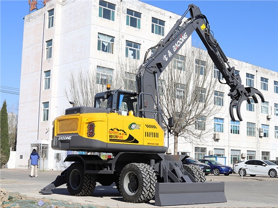 125plus抓木机.jpg 125plus抓木机.jpg