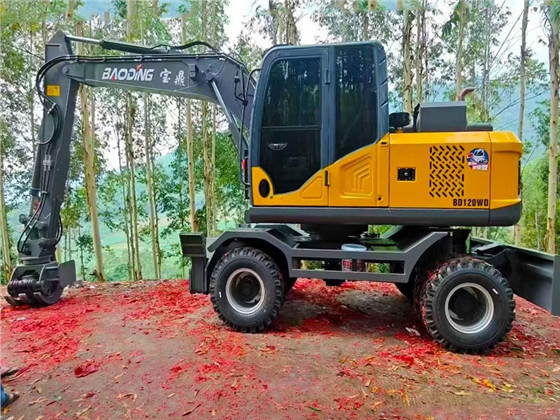 宝鼎BD120WD抓木机.jpg 宝鼎BD120WD抓木机.jpg