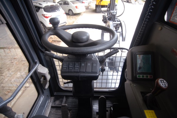 轮式挖掘机怎么开? 轮式挖掘机怎么开?