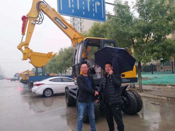 宝鼎轮式挖掘机怎么样? 宝鼎轮式挖掘机怎么样?