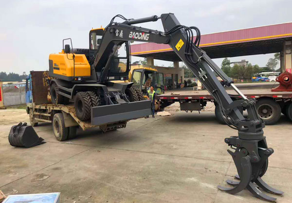 轮式抓木机95车型.jpg 轮式抓木机95车型.jpg