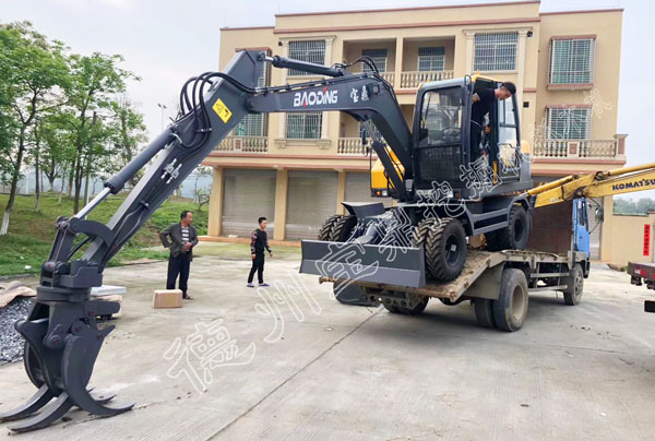 宝鼎95抓木机.jpg 宝鼎95抓木机.jpg