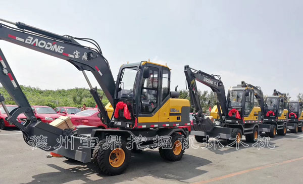 宝鼎95轮式挖掘机.jpg 宝鼎95轮式挖掘机.jpg