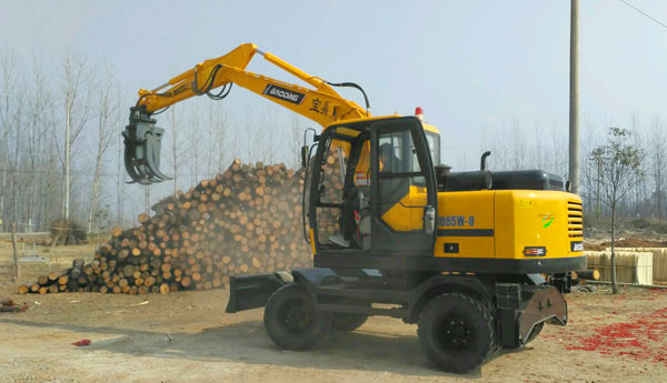 轮式挖掘机抓木机宝鼎品牌.jpg 轮式挖掘机抓木机宝鼎品牌.jpg