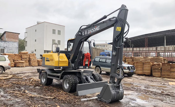 宝鼎轮式挖掘机广东木材厂打卡.jpg 宝鼎轮式挖掘机广东木材厂打卡.jpg