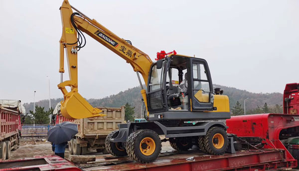 宝鼎轮式挖掘机.jpg 宝鼎轮式挖掘机.jpg