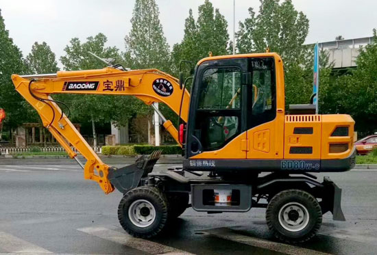 宝鼎经济型轮式挖掘机.jpg 宝鼎经济型轮式挖掘机.jpg