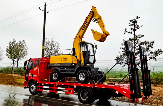 宝鼎80轮式挖掘机.jpg 宝鼎80轮式挖掘机.jpg