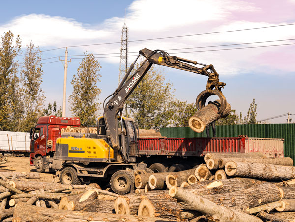 宝鼎95抓木机.jpg 宝鼎95抓木机.jpg