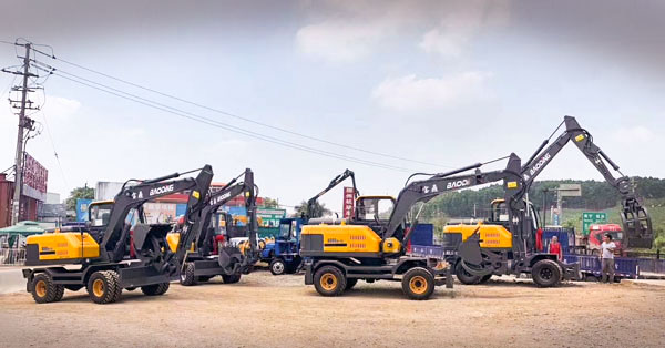 宝鼎95轮式挖掘机车型.jpg 宝鼎95轮式挖掘机车型.jpg