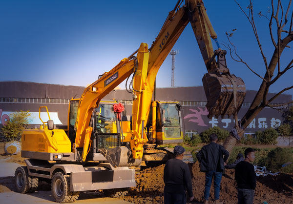 宝鼎80轮式挖掘机.jpg 宝鼎80轮式挖掘机.jpg