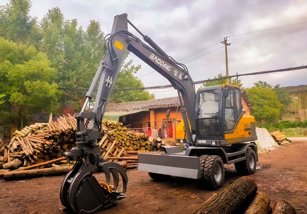 宝鼎多功能轮式挖掘机.jpg 宝鼎多功能轮式挖掘机.jpg