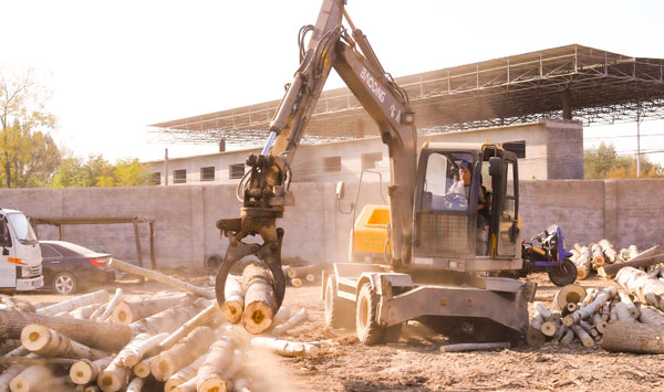 宝鼎多功能轮式挖掘机.jpg 宝鼎多功能轮式挖掘机.jpg