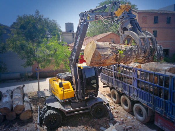 宝鼎多功能轮式挖掘机.jpg 宝鼎多功能轮式挖掘机.jpg