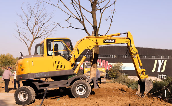 宝鼎80精品轮式挖掘机.jpg 宝鼎80精品轮式挖掘机.jpg