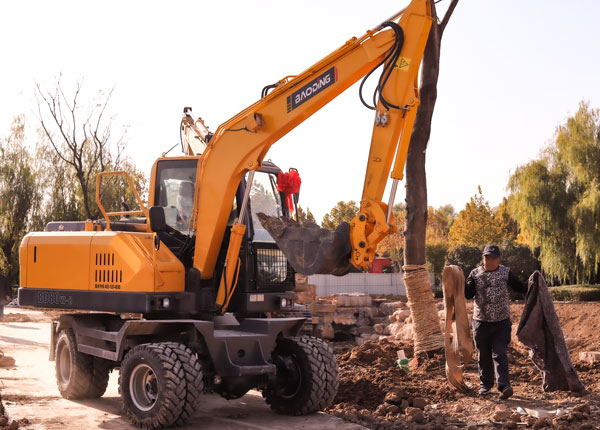 宝鼎80轮式挖掘机.jpg 宝鼎80轮式挖掘机.jpg