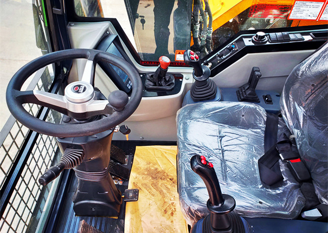 宽大驾驶室 宽大驾驶室