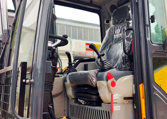 宝鼎95抓木机驾驶室 宝鼎95抓木机驾驶室