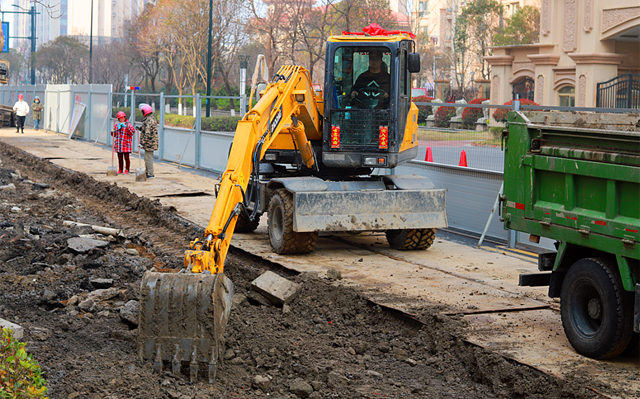 宝鼎轮胎式挖掘机 宝鼎轮胎式挖掘机