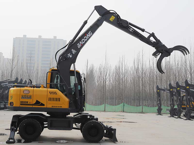 轮式抓木机.jpg 轮式抓木机.jpg