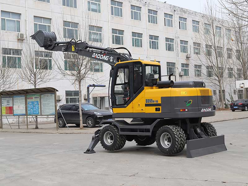 宝鼎轮式挖掘机，售后服务夏季送清凉