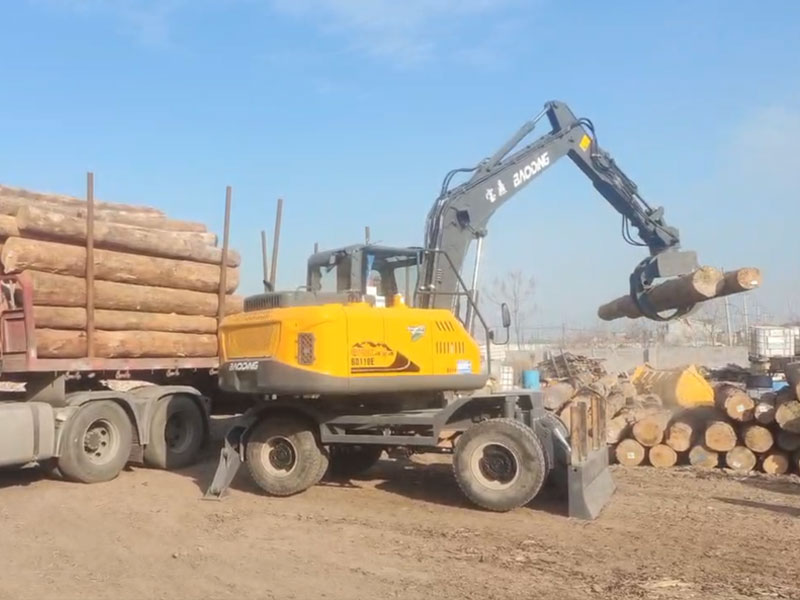 宝鼎轮式抓木机.jpg 宝鼎轮式抓木机.jpg