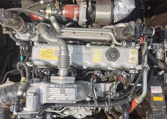 宝鼎挖掘机发动机.jpg