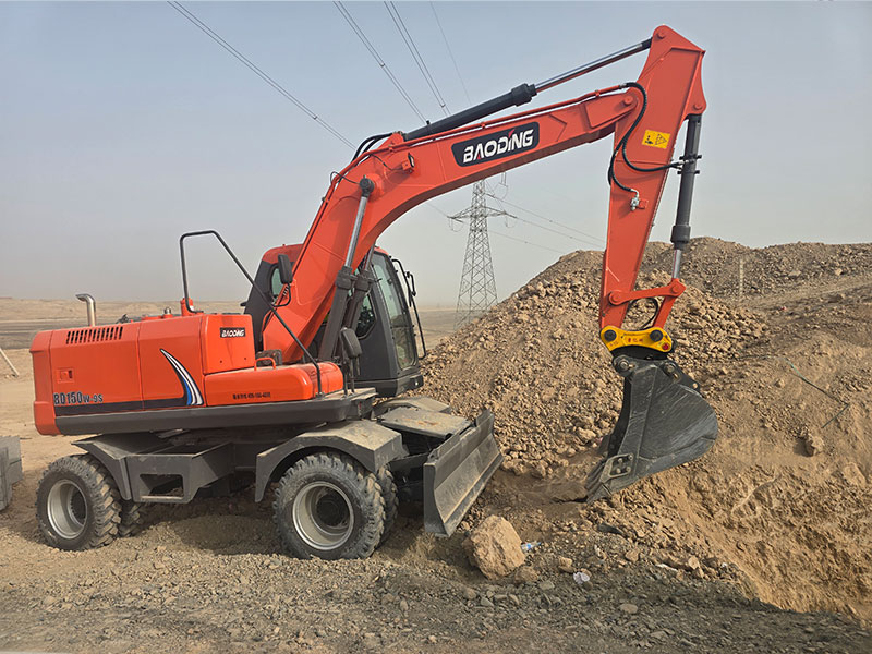 宝鼎轮式挖掘机,农业基建得力助手