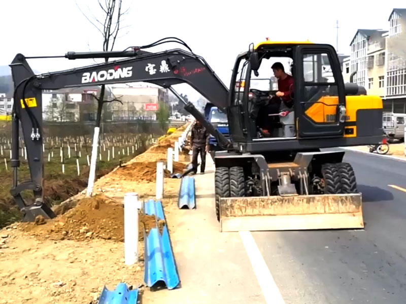 轮式挖掘机 轮式挖掘机