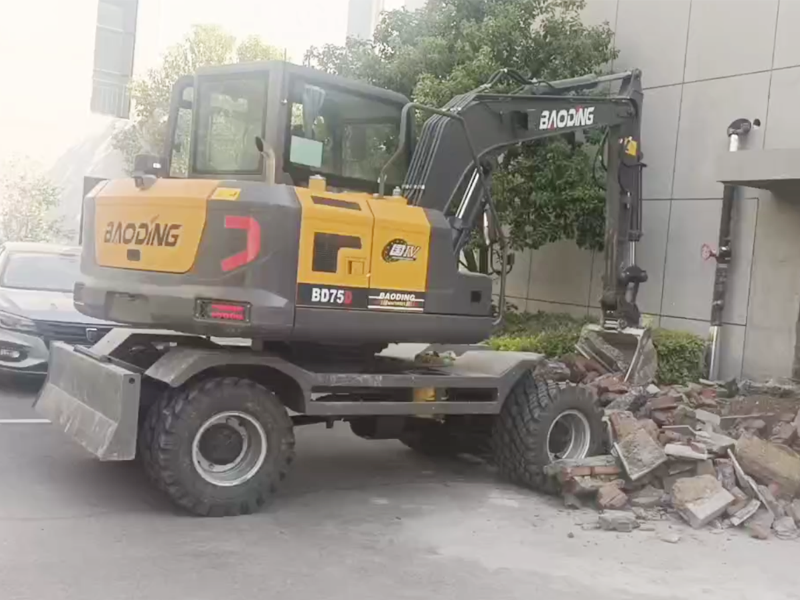宝鼎BD75D轮式挖掘机,小身材大能量