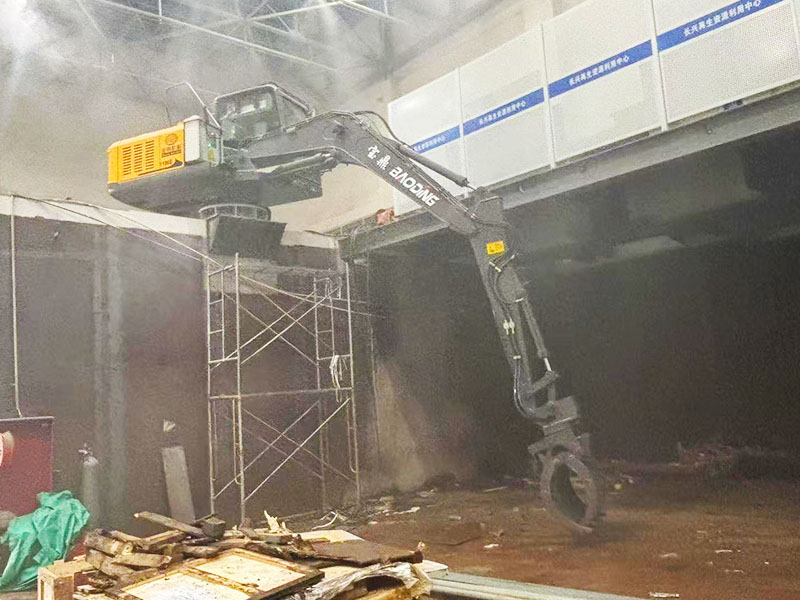 宝鼎电动固定式抓料机.jpg 宝鼎电动固定式抓料机.jpg