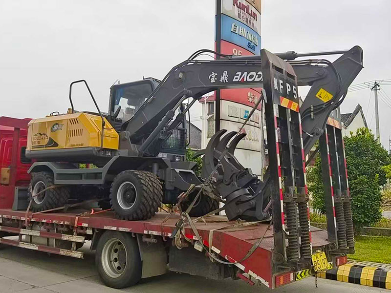 宝鼎抓木机首批6台荣耀出征!匠心品质助力高效作业