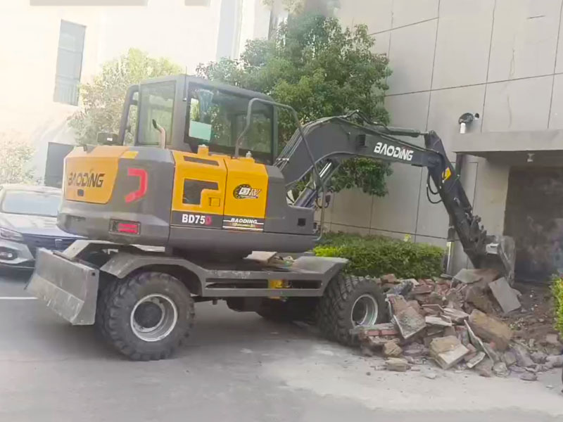 省油王者:宝鼎BD75D轮挖+破碎锤高效组合