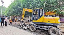 背街小巷综合整治宝鼎轮式挖掘机优势突出