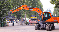 细节中尽显优胜的宝鼎轮式挖掘机