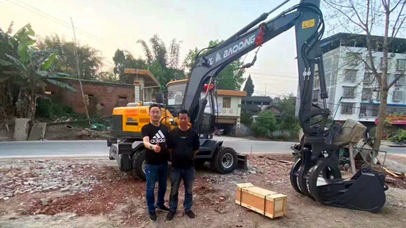 重庆抓木机客户交车记录 重庆抓木机客户交车记录