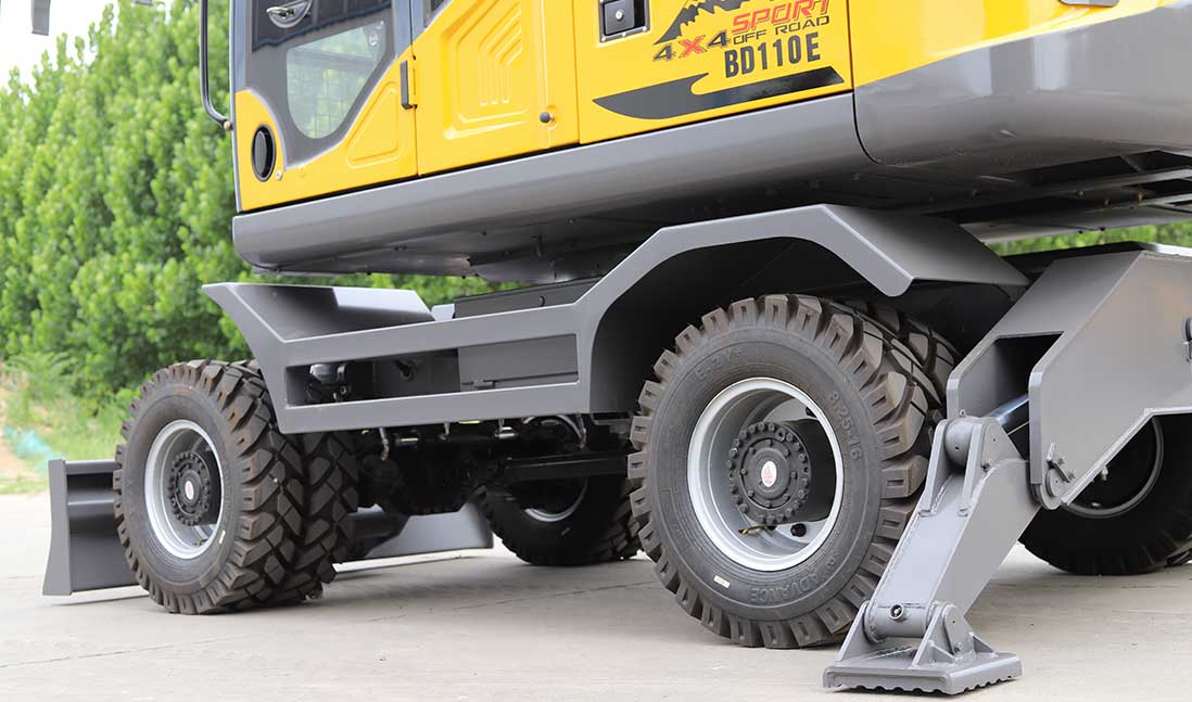 宝鼎BD110E轮式抓木机