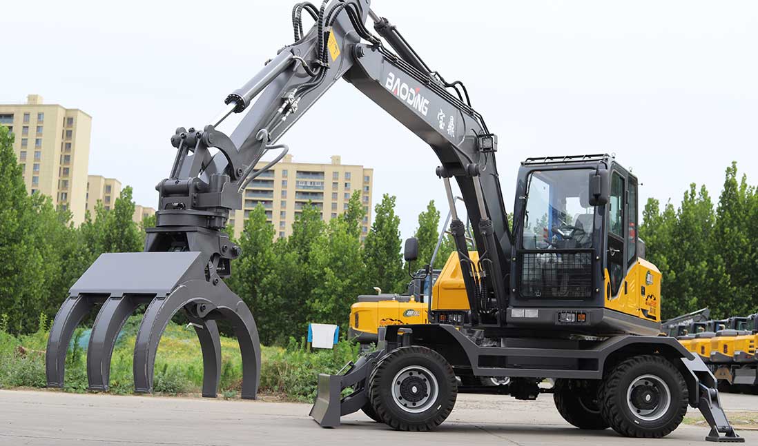 宝鼎BD110E轮式抓木机